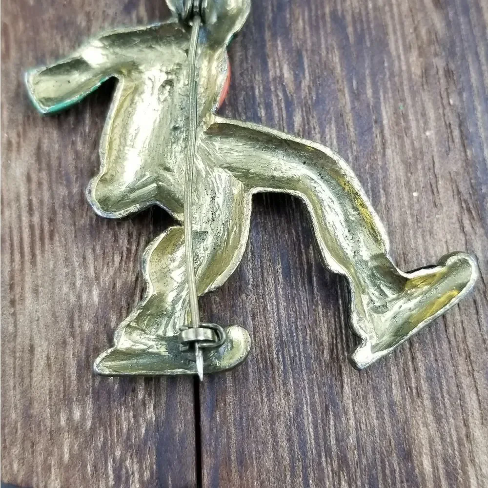 Vintage snow skiing skier brooch BR119